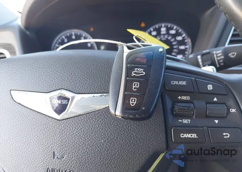 2015 Hyundai Genesis 3.8 z USA, uszkodzony, nr VIN KMHGN4JE4FU038328